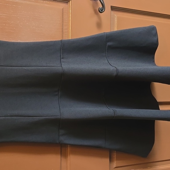 Gap-Black knit stretchy fitted dress that's fuller at bottom Sz 4 NWT - Picture 5 of 10